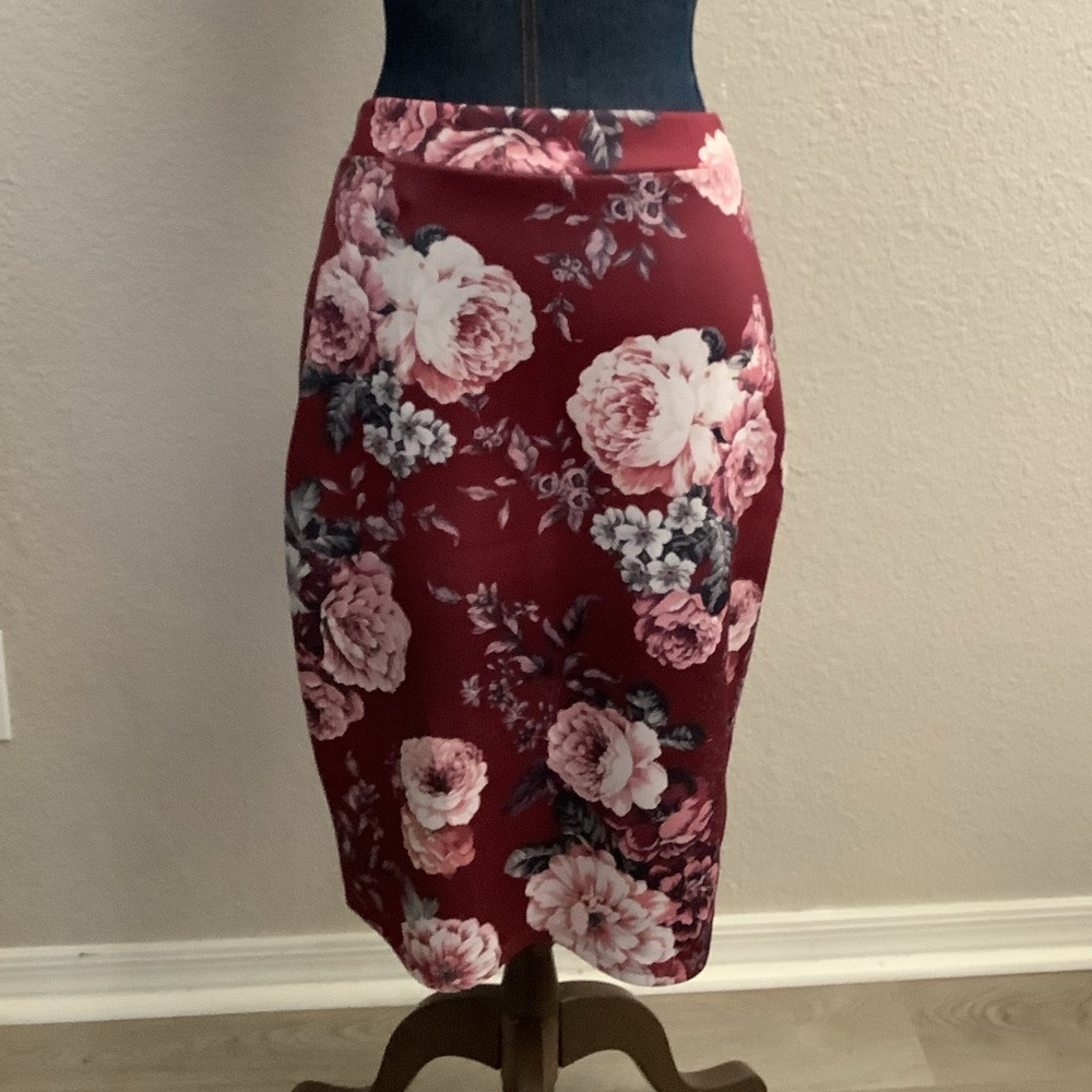 Dice Dark Pink Floral Print Midi Pencil Skirt Women's Size X-Small/Small